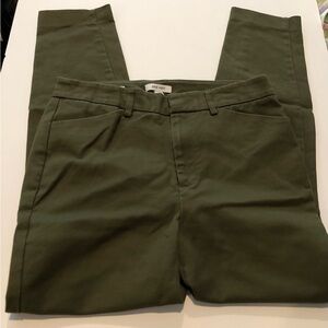 Nine West size 8 slim ankle green dress pants.